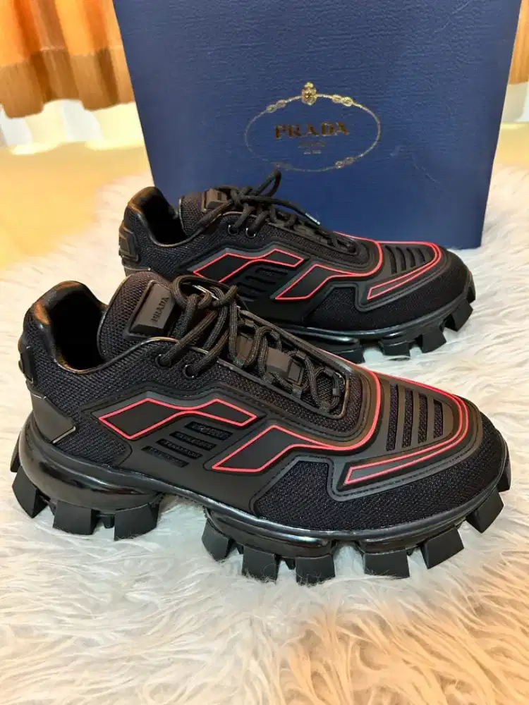 Luxury PRADA sneakers sangat keren dan highly fashionable