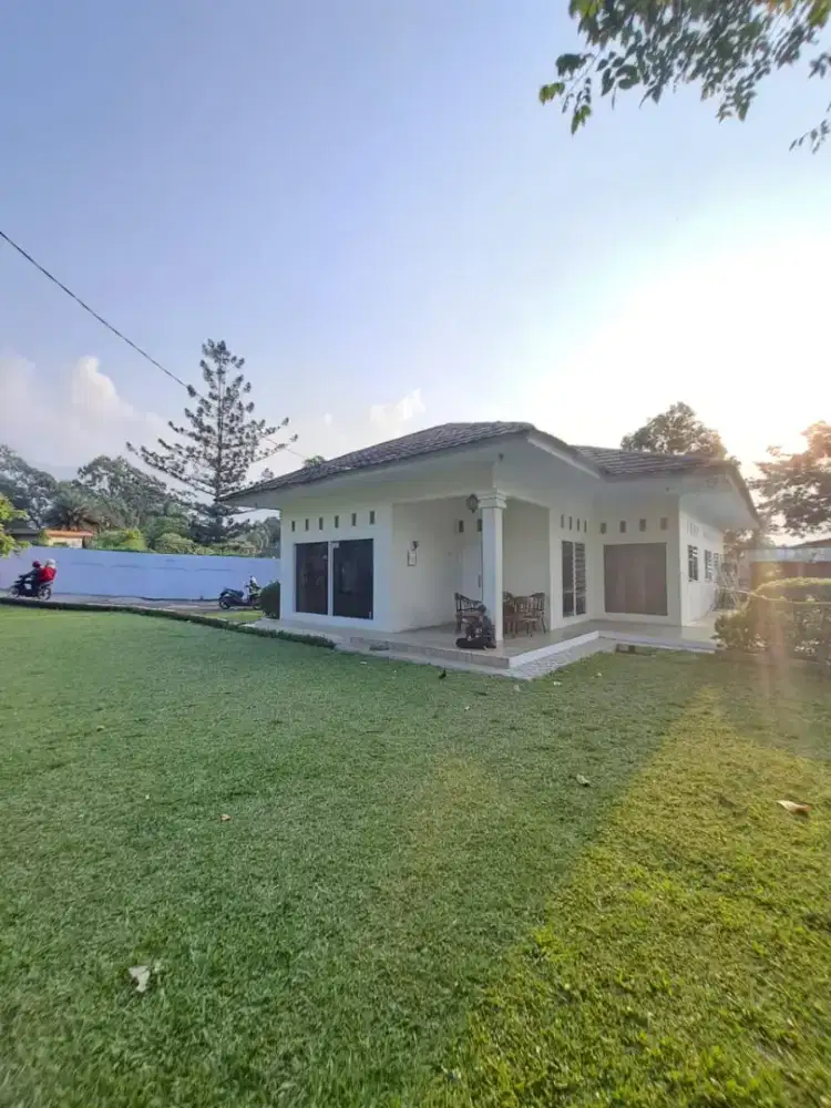 Di jual butuh vila mewah di Cisarua puncak Bogor luas tanah seribu mtr