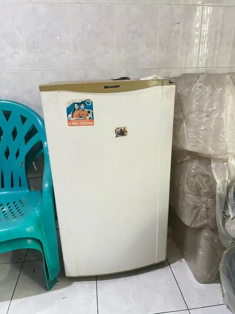 Kulkas Sharp 1 Pintu Masih Sangat Bagus