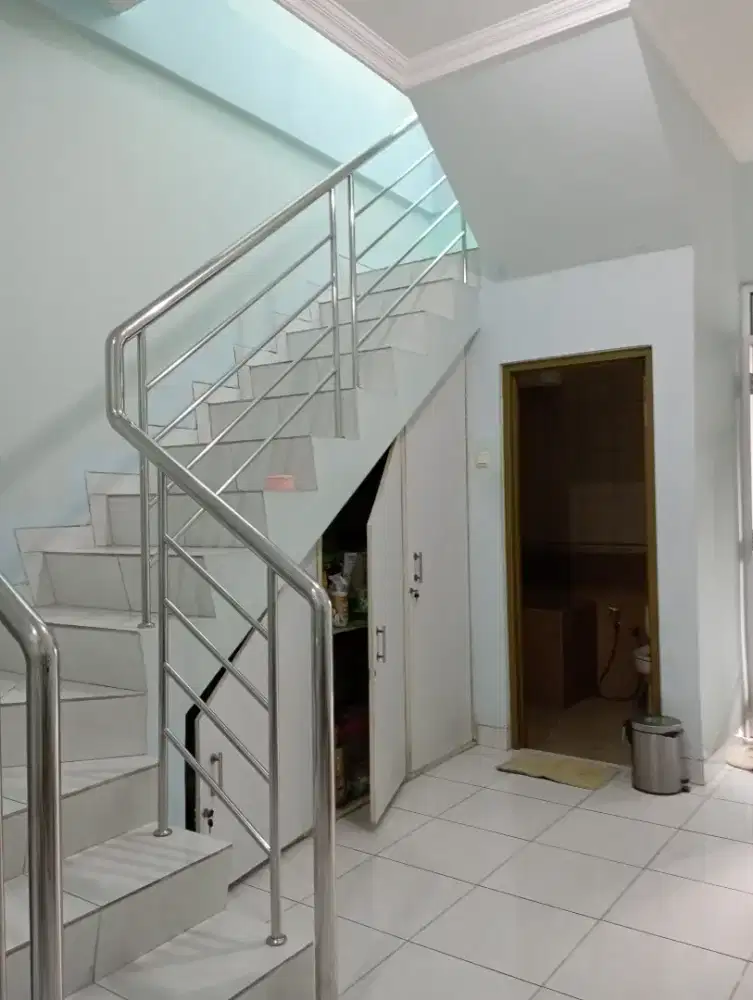 Dicari wanita 40 th  partimer serabutan rumah tangga, cleaning  servis