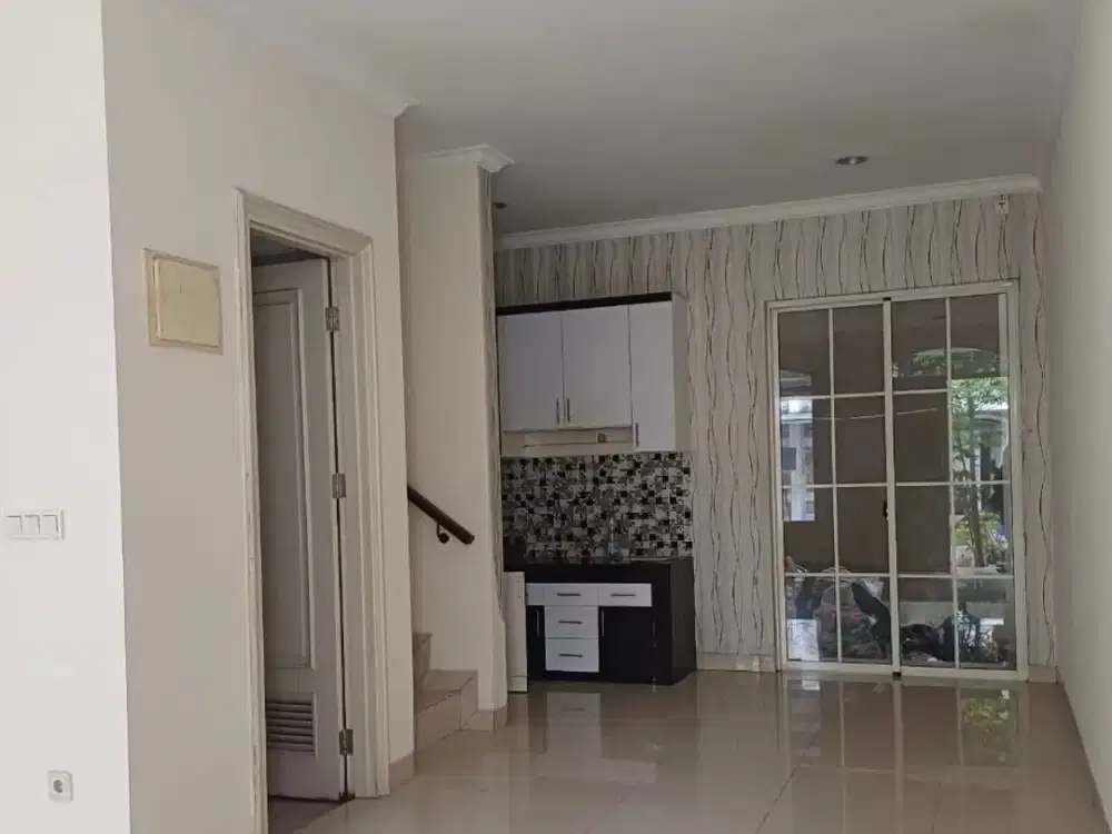 Disewa Rumah 2 Lantai AC 4 Siap Huni Green Lake Cluster Europe Jakarta Barat