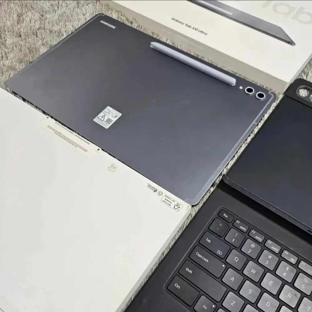 Samsung Tab S10 Ultra 256Gn wifi with keyboard