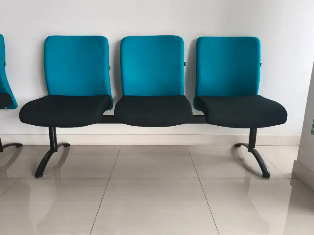 Kursi 3 baris ruang Tunggu