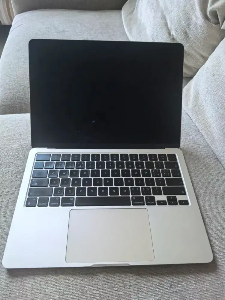 MacBook air M2 8-256