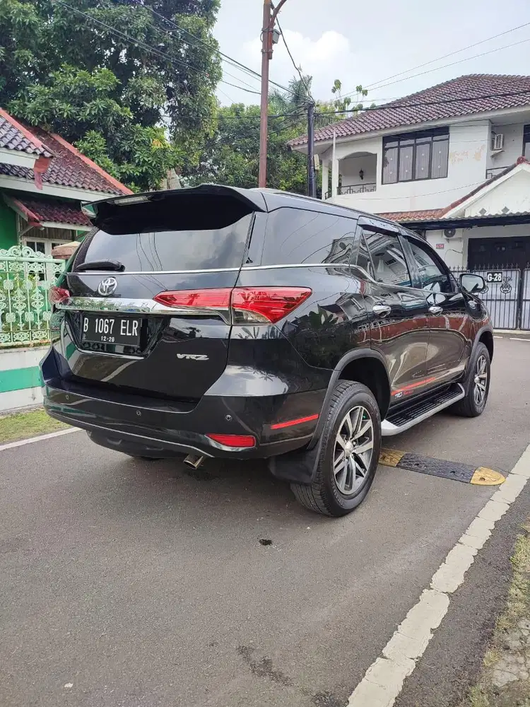 Toyota Fortuner VRZ 2.4 at metic Tahun 2016 Hitam nopol Ganjil jakarta