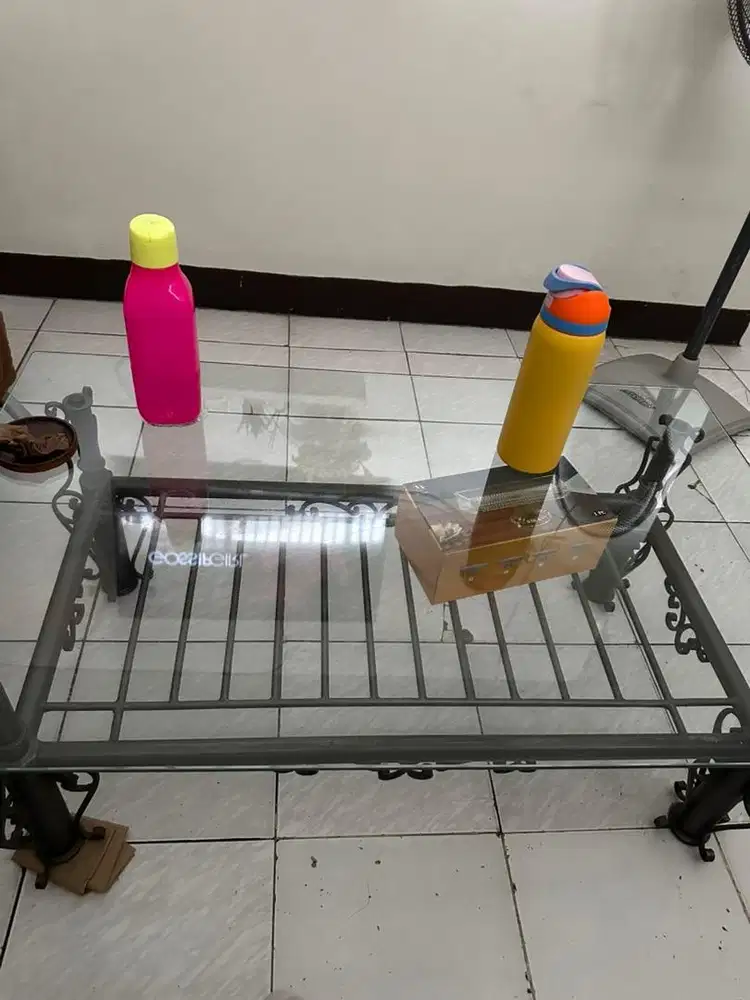 Meja tamu besi solid besi tempa ukir