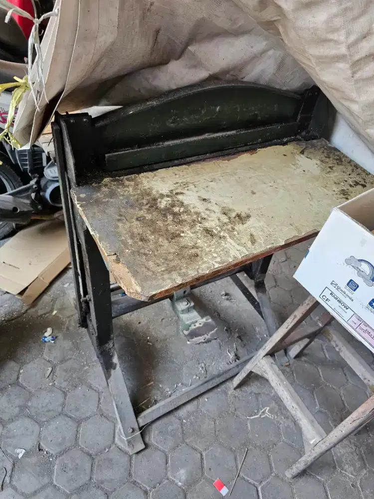 Mesin perforasi kertas jarum