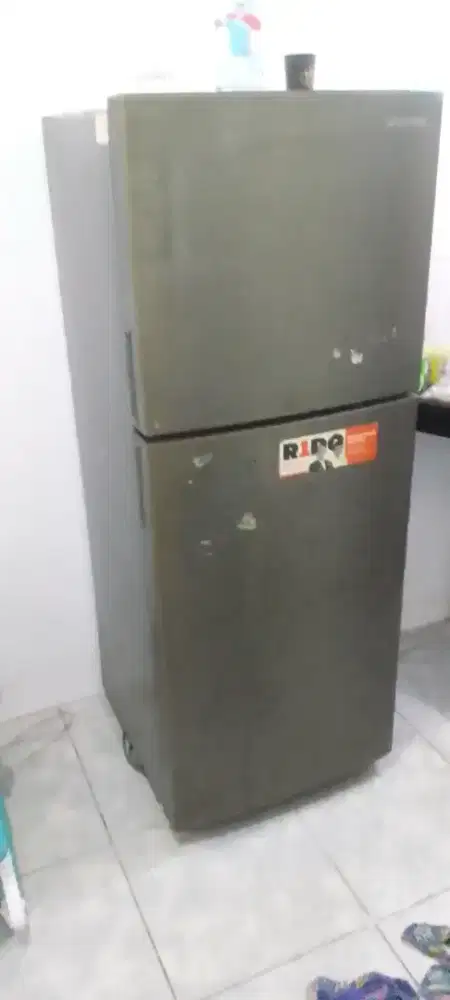 Kulkas 2 pintu @ dijual cepat