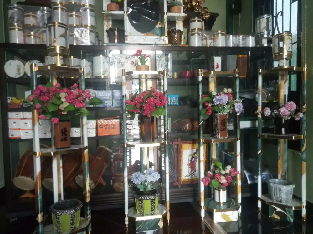 Rak bunga sudut ruangan//rak serba guna