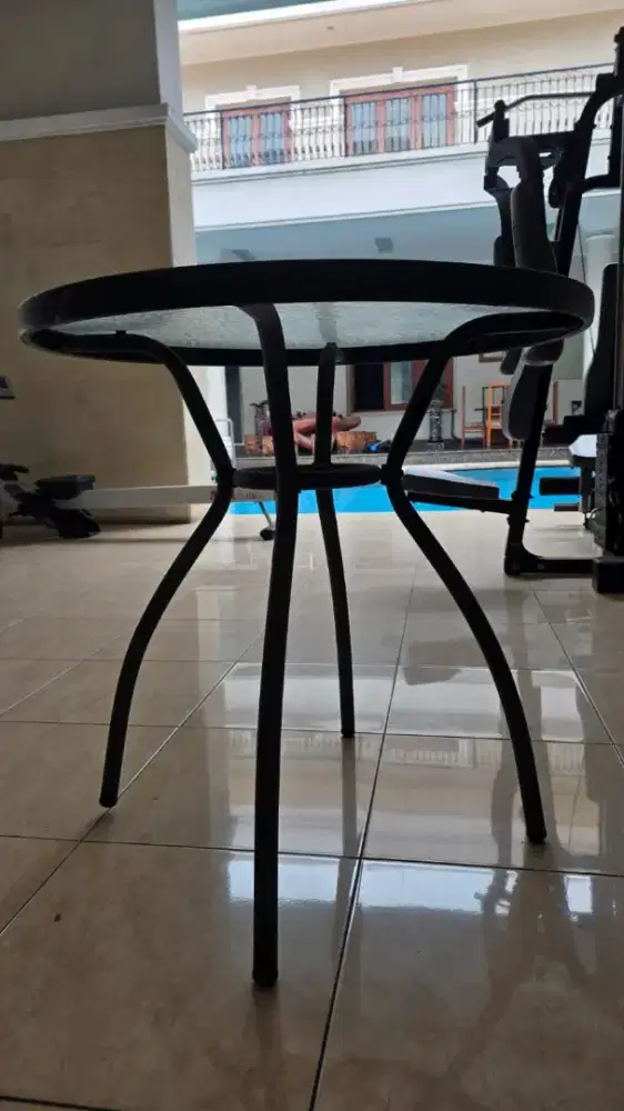 Meja Bulat untuk di Teras