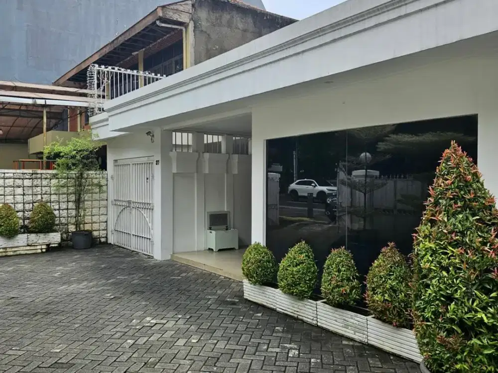 RUMAH 3 KAMAR DI JL SURYO