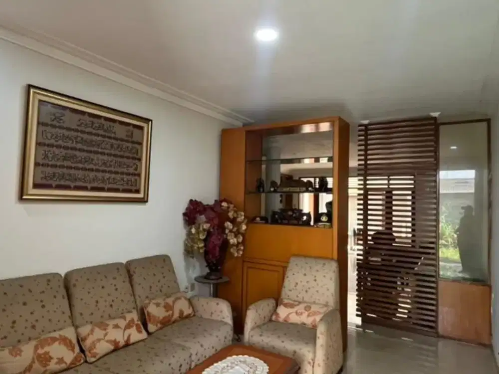 DIJUAL RUMAH CANTIK DI AREA KEBAYORAN BARU JAKARTA SELATAN