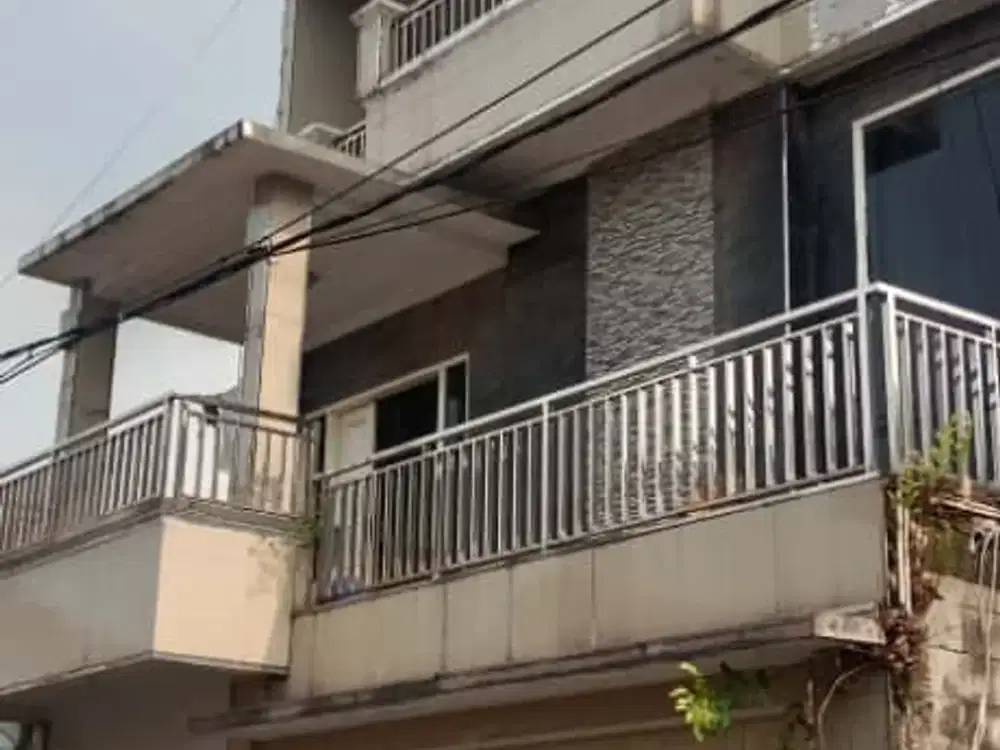 Rumah 3 Lantai Siap Huni SHM di Perumahan Griya Satwika Ciputat Timur, Tangerang