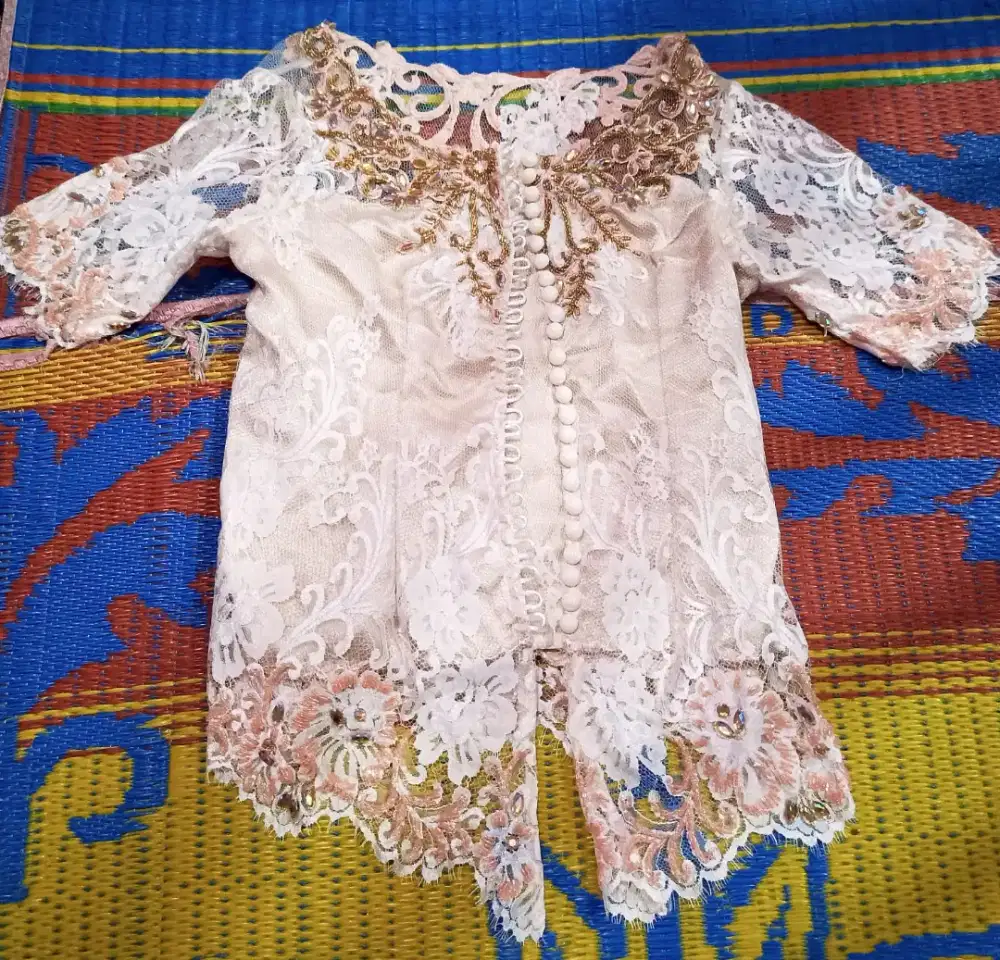 Kebaya semi perancis