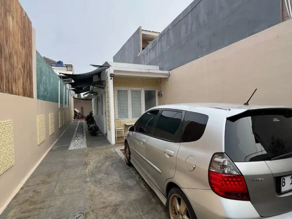 Dijual Rumah di lokasi strategis Meruya kembangan Jakarta Barat akses Jalan lebar (2 Mobil), cocok untuk usaha