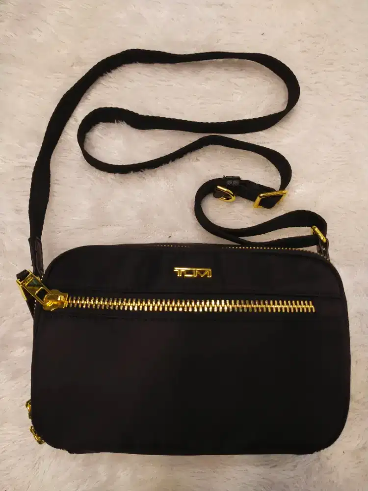 Luxury TUMI slingbag cakep banget dan mudah dibawa kemana mana