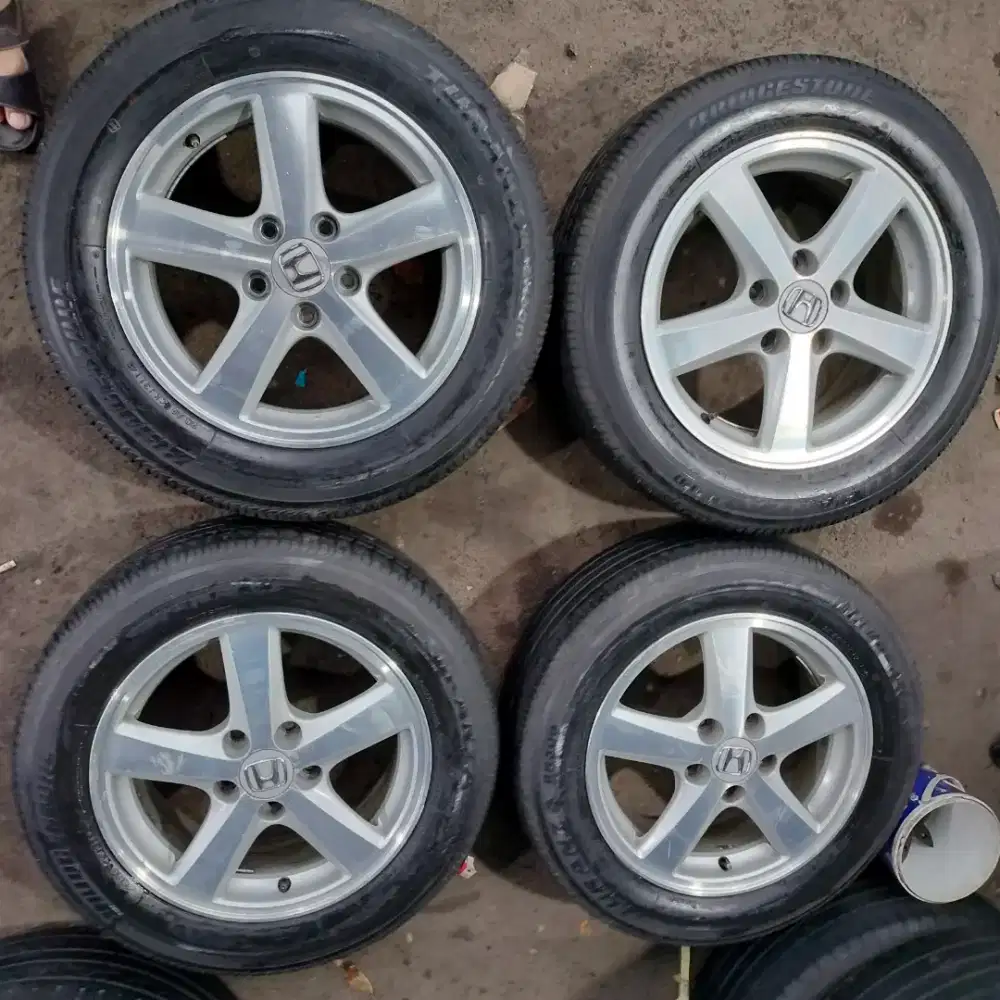 Velg Honda Accord ring 16 pcd 5x114,3 ban 205/60 R16 4pcs