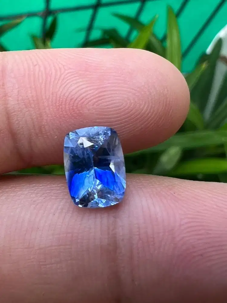 Natural blue sapphire srilanka 3,06 ct biru metalic kristal langka