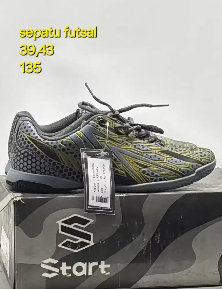 Sepatu futsal bola
