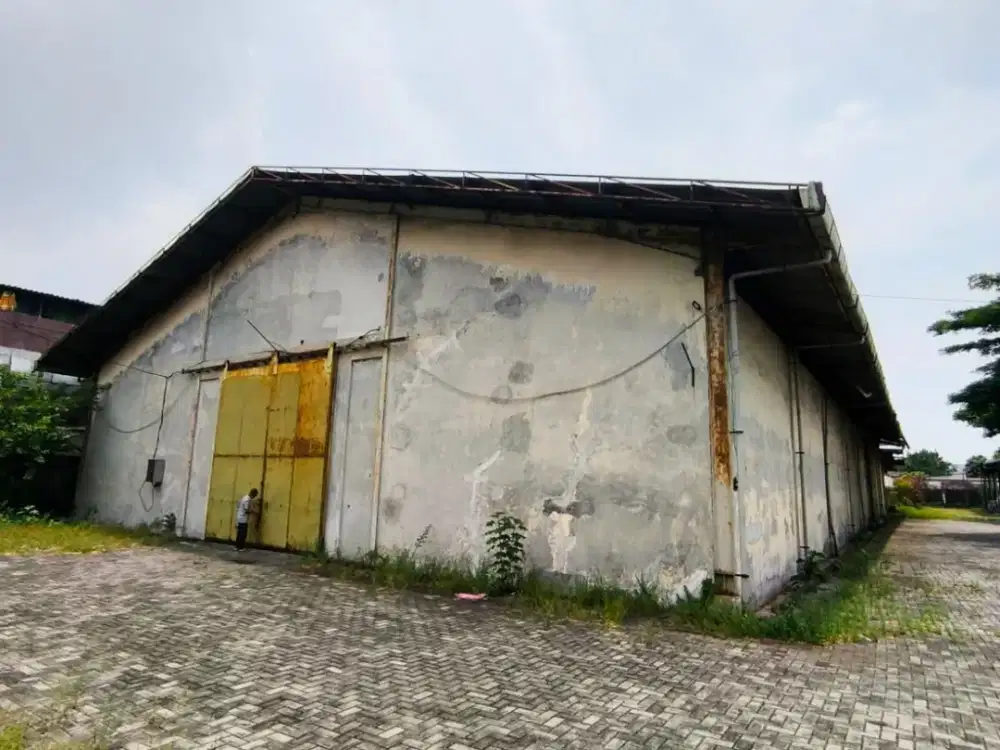 Disewakan Gudang di Raya A Yani Surabaya. Dekat Petra Surabaya