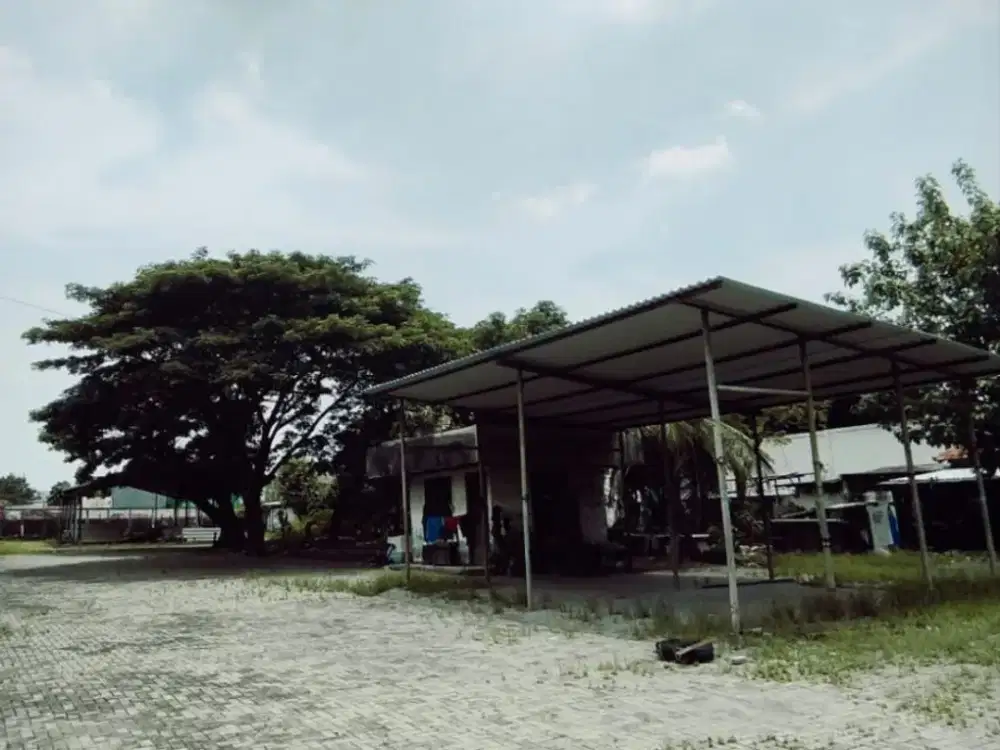 Disewakan Tanah Luas di Raya A Yani Surabaya. Cocok buat kantor cafe lapangan olahraga dll