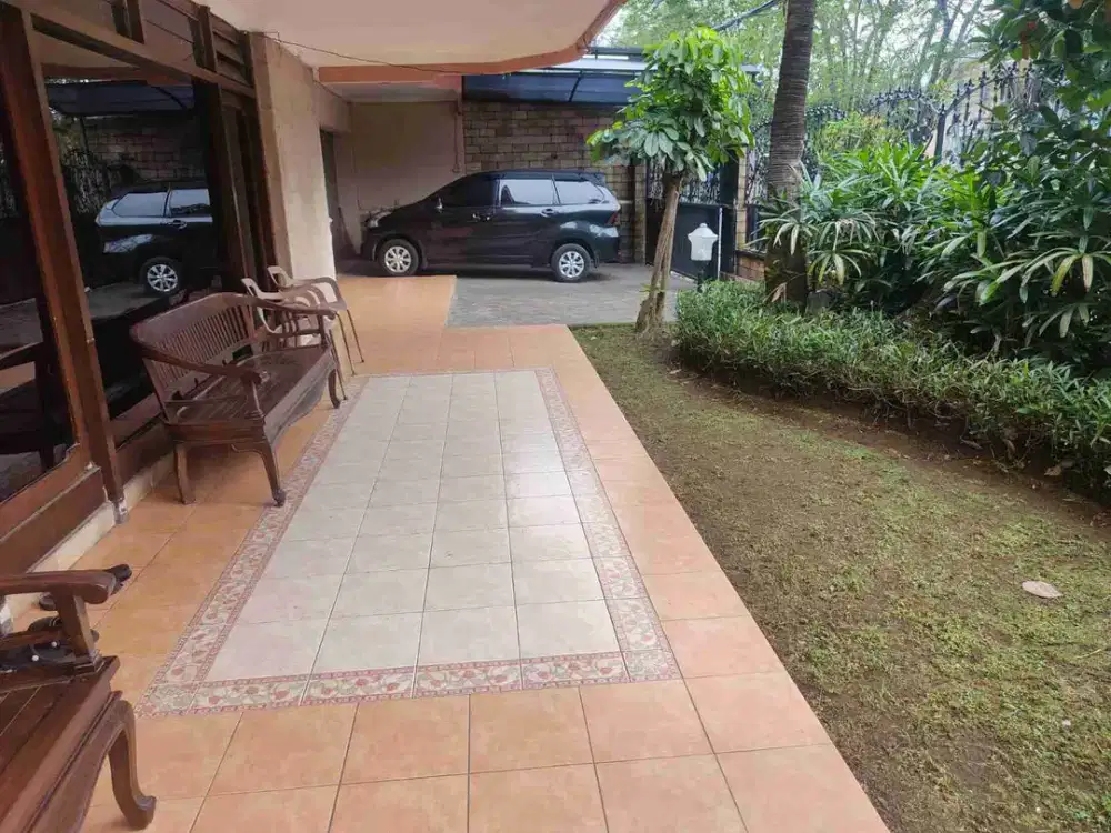 Dijual Rumah Hook Jumbo di Raya Gayungsari Surabaya Barat Strategis