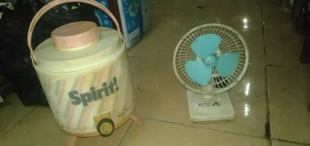 Slhkn plh slh 1 dr termos air minum atau sblh nya mgkn ada yg perlu