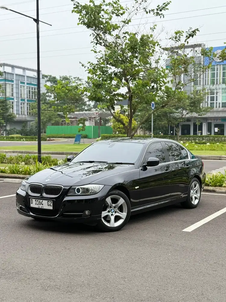 Low Km Bmw 320i At 2011