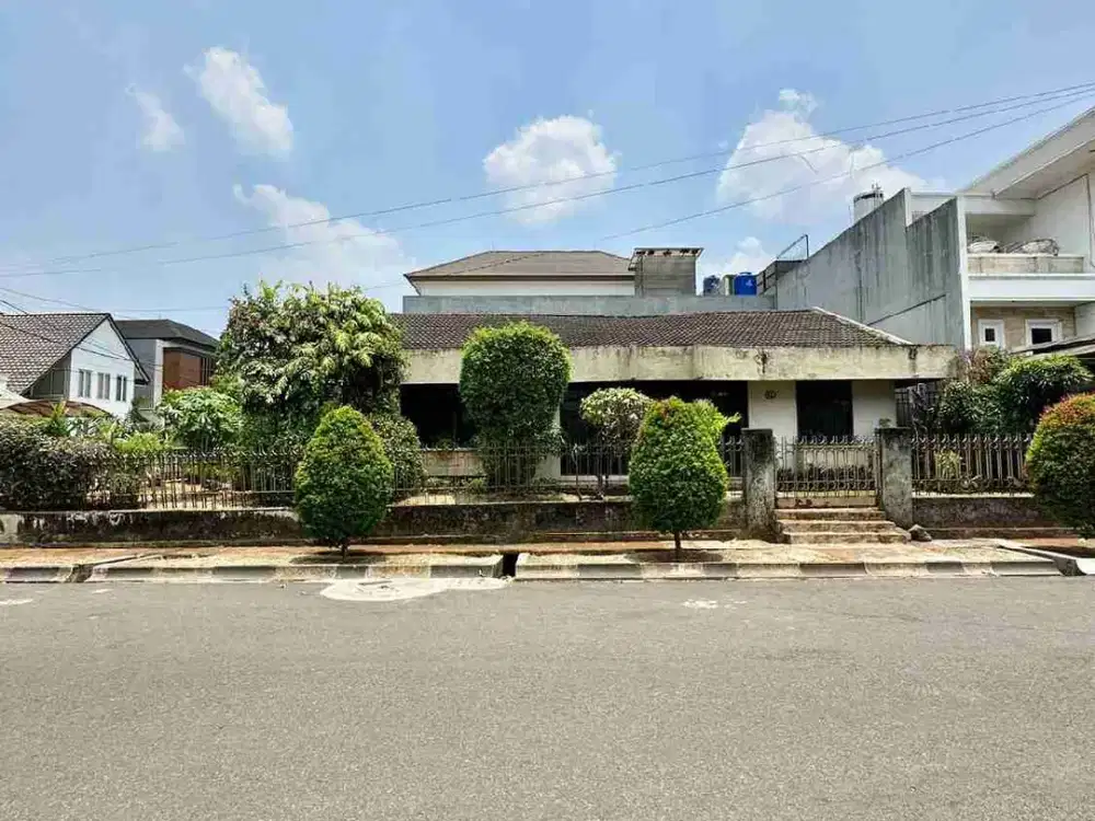 Rumah Hitung Tanah Posisi Hook Harga Mendekati NJOP di Pondok indah jakarta Selatan