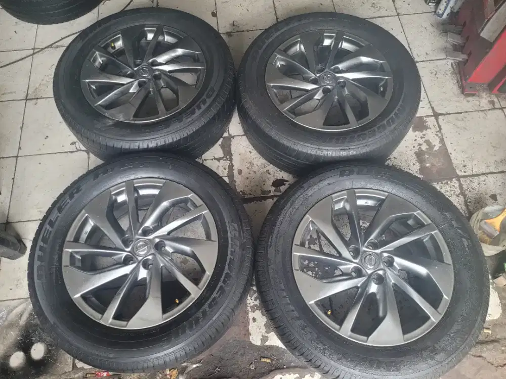 Velg Nissan Xtrail T32 R18 original paket ban second 4pcs terima tt