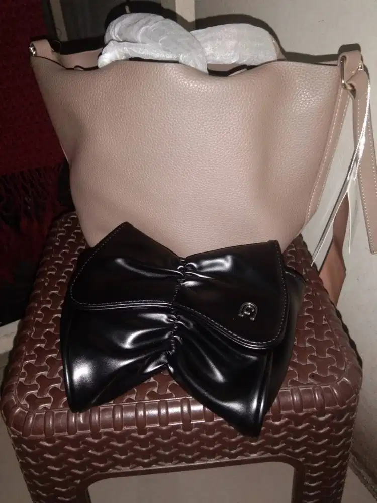 DIJUAL Bundling Tas Cewek AGE FREE Cream+Hitam BARU!