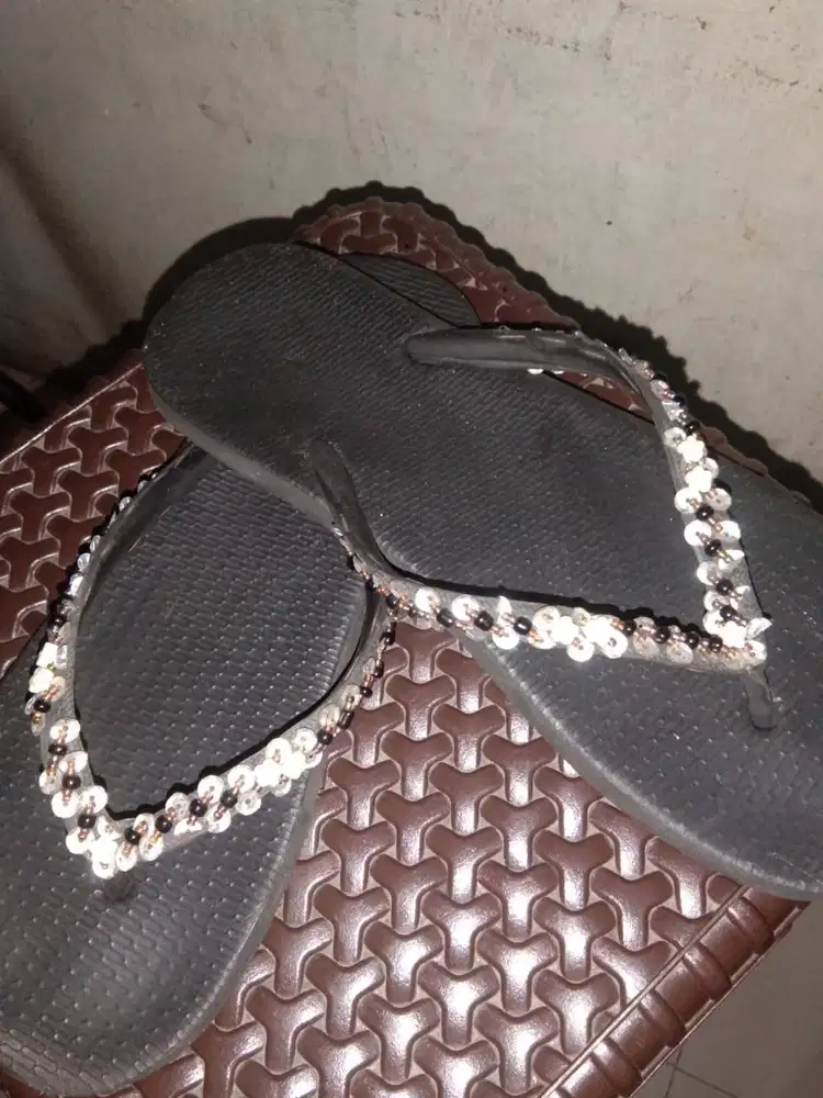 DIJUAL SeADAnya Bundling 4 Sendal Pria & Wanita uk. 39 & 42