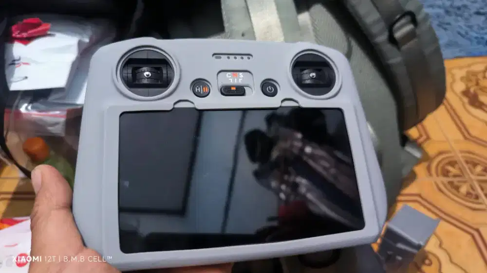 Remote DJI RC LAYAR. NORMAL. SUDAH TERPASANG TEMPERED GLASS