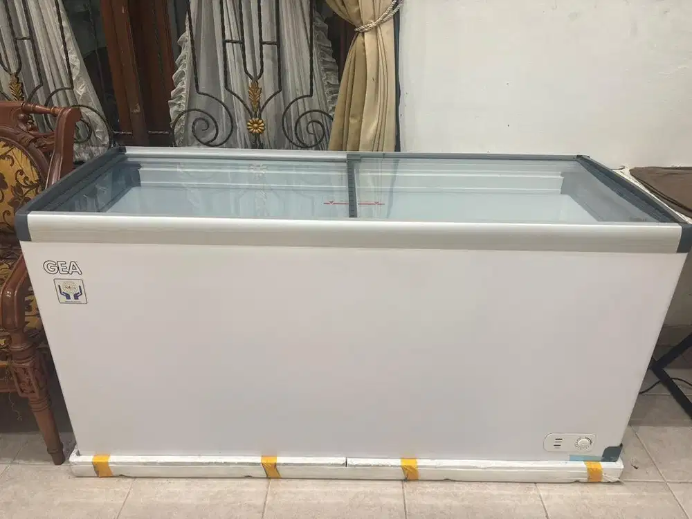 Freezer GEA SD-516B516L Sliding Flat Glass-Pemakaian 5 bulan, Like New