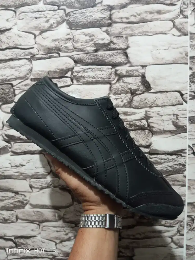 SEPATU ONITSUKA TIGER