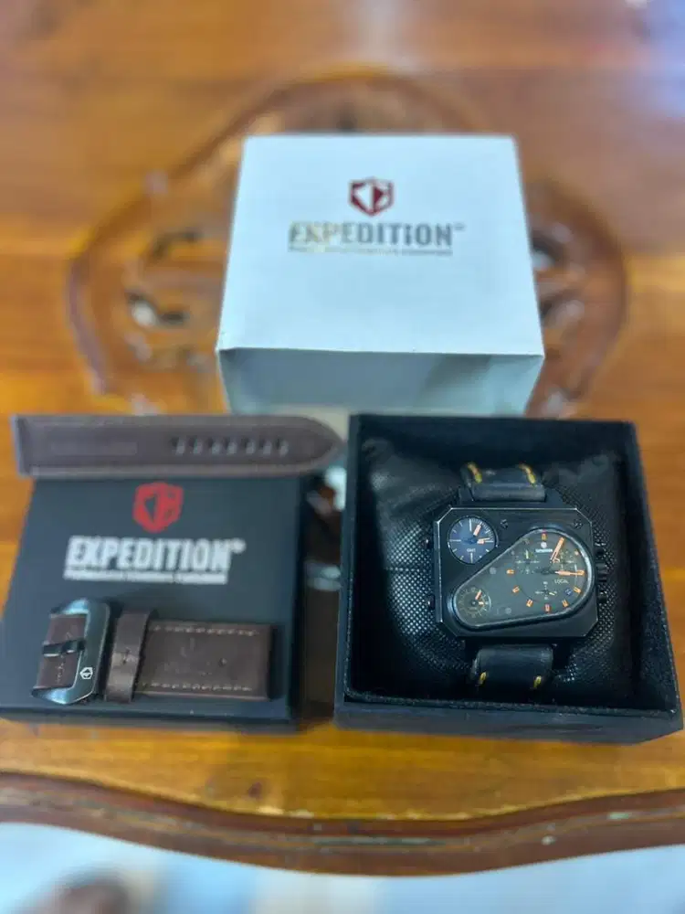 Jam expedition kotak