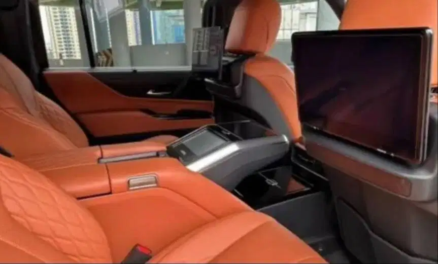 Lexus LX600 VIP 4 Seat 2022 Highest Type Garansi ATPM Resmi Km 22 rb