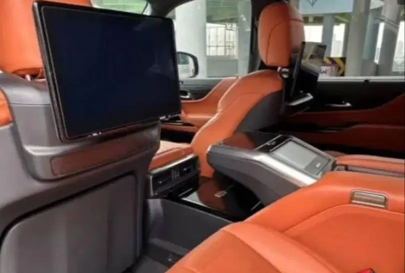 Lexus LX600 VIP 4 Seat 2022 Highest Type Garansi ATPM Resmi Km 22 rb