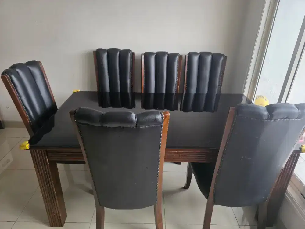 Meja makan 6 bangku