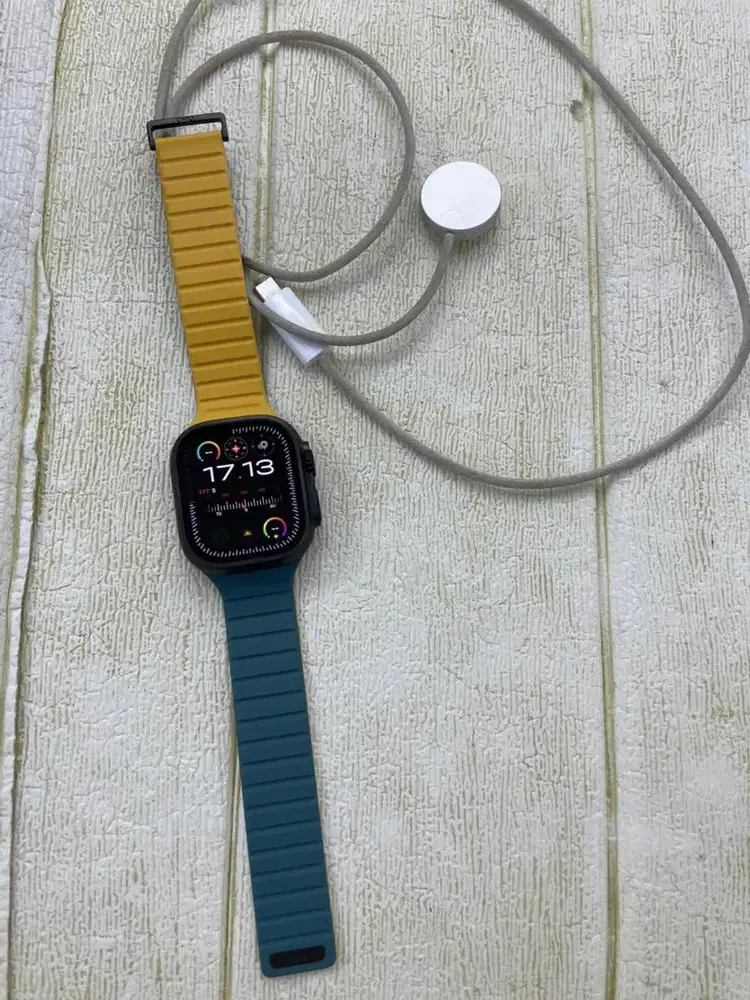 Apple watch Ultra 2 Black titanium bekas garansi resmi unit charger
