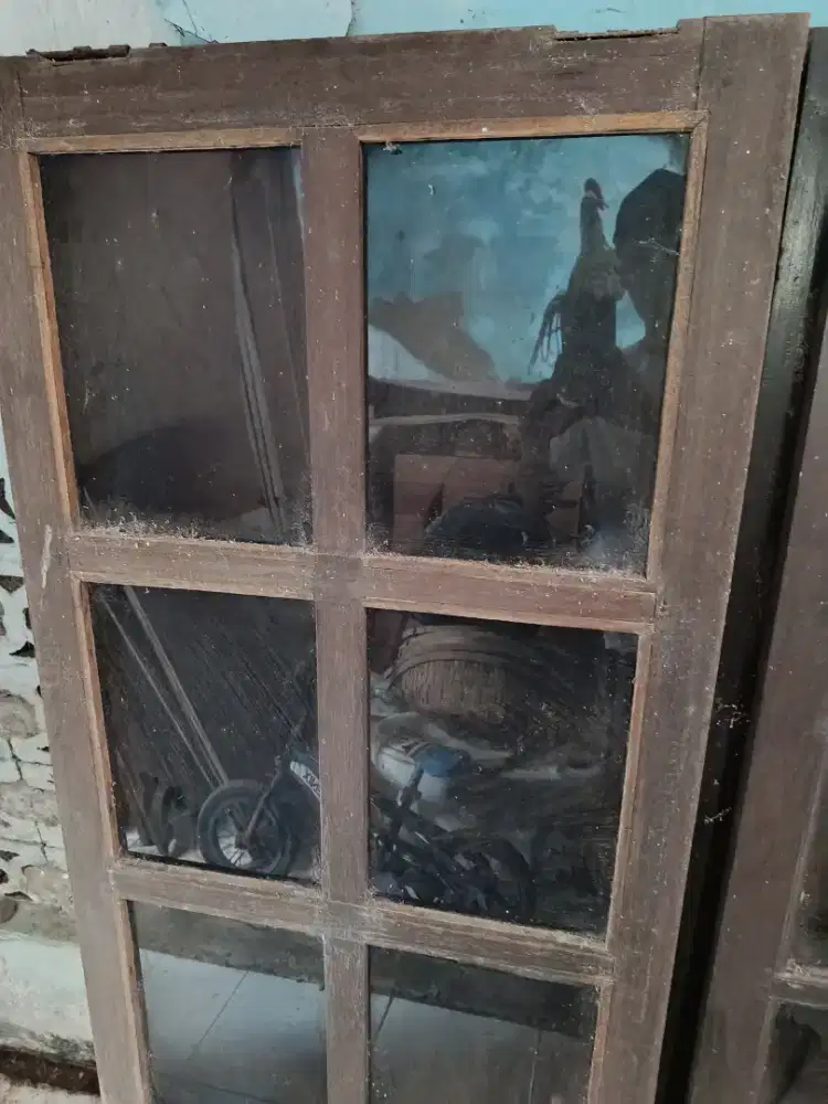 Di jual jendela jenis kayu bengkirai