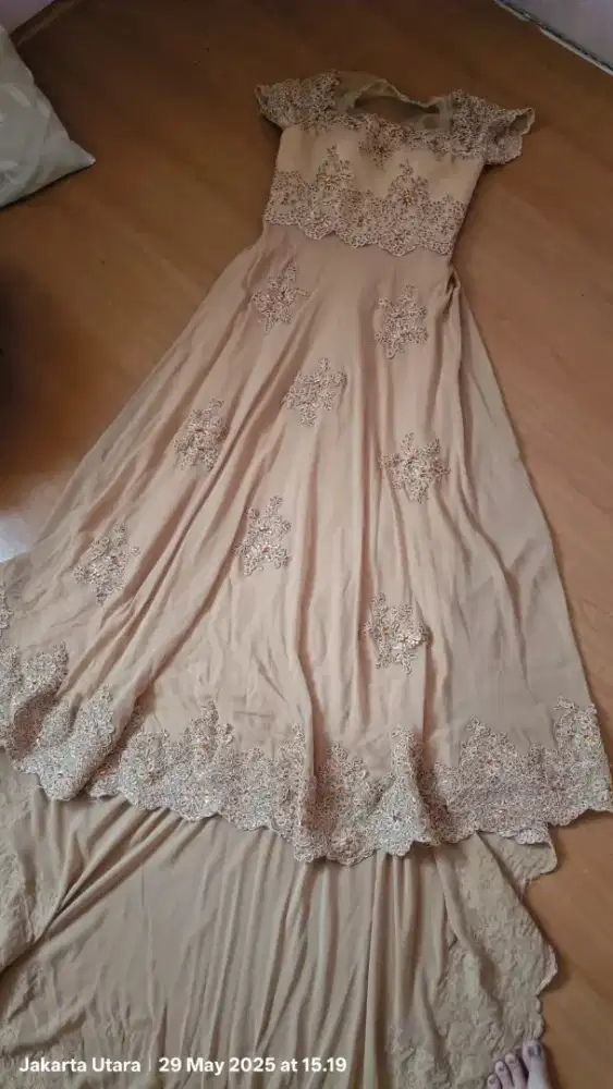Gaun pesta cocok buat Gaun nikah.