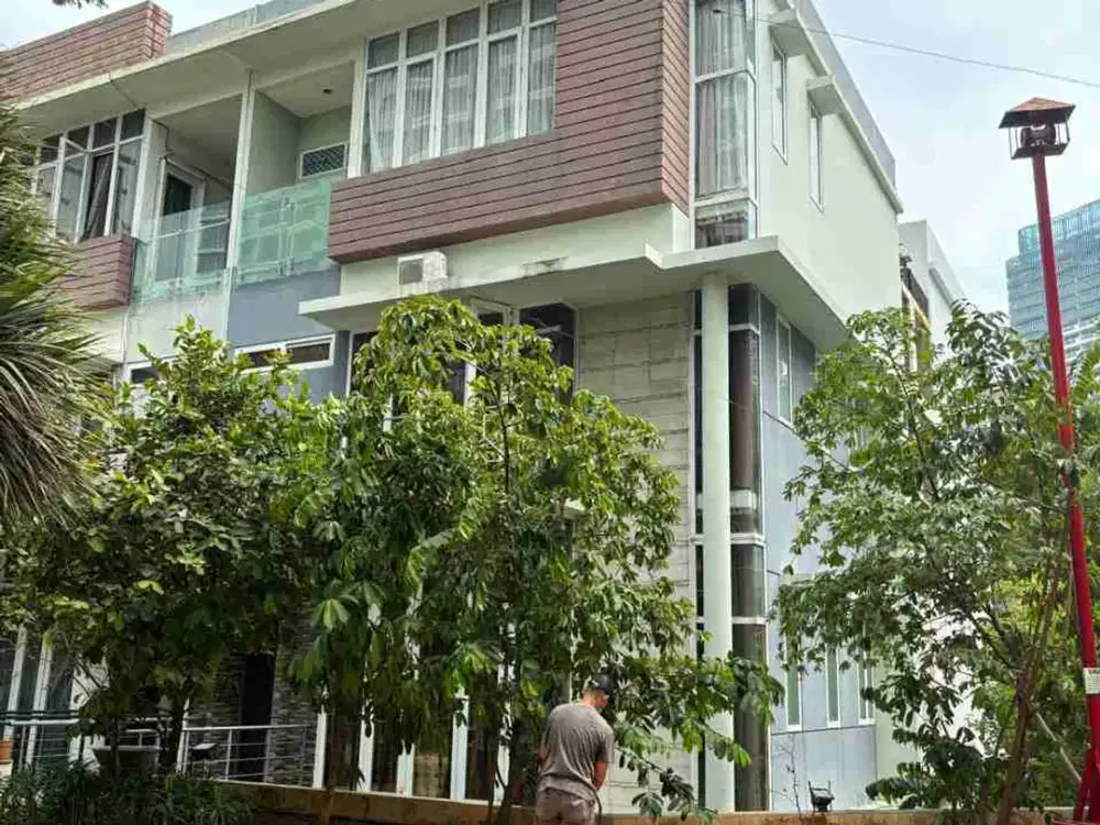 DIJUAL RUMAH HOEK 4 LANTAI & FULL FURNISHED DI SPRINGHILL GOLF RESIDENCE KEMAYORAN