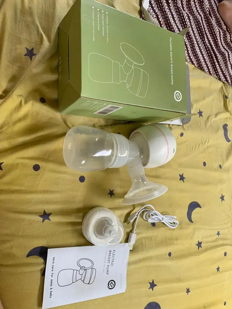 Portable electric breast pump