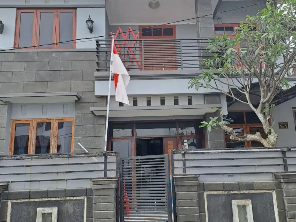 Murah! Rumah bagus 2 lantai di Cigadung Bandung