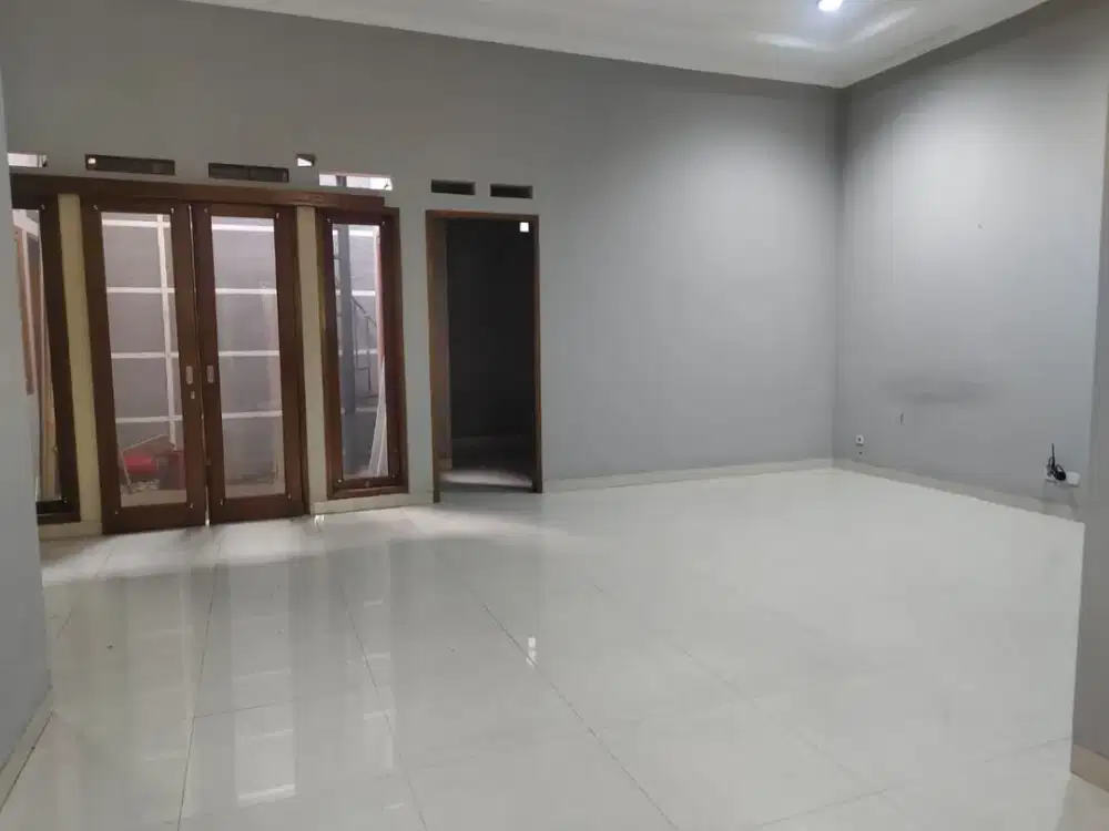 Rumah Siap Huni Blok Favorit di Taman Kopo Indah 3