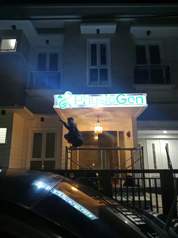 Huruf timbul akrilik led