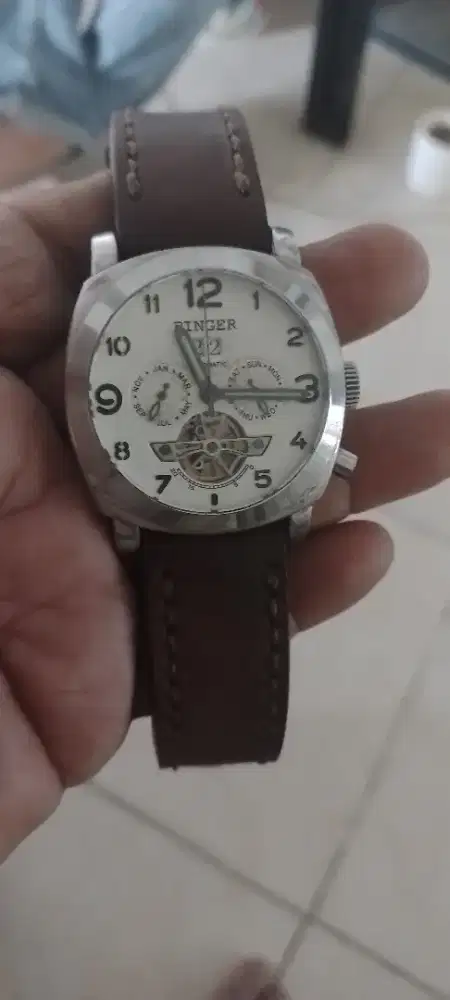 Jam tangan otomatis merk Binger