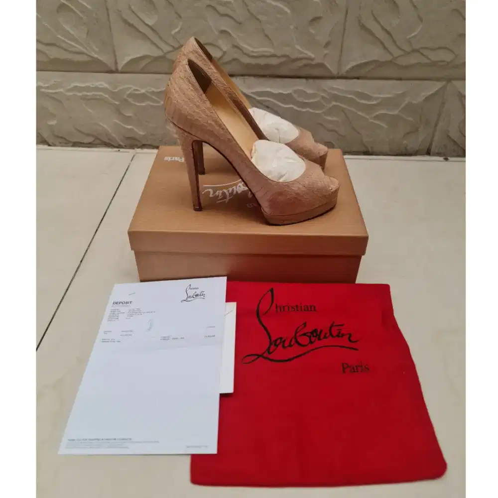 Sepatu Christian Louboutin Leather Nude size 38 (Original)