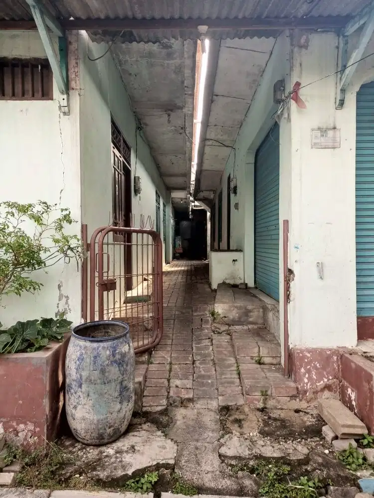 Dijual Rumah Kost apa adanya besar SHM langsung pemilik